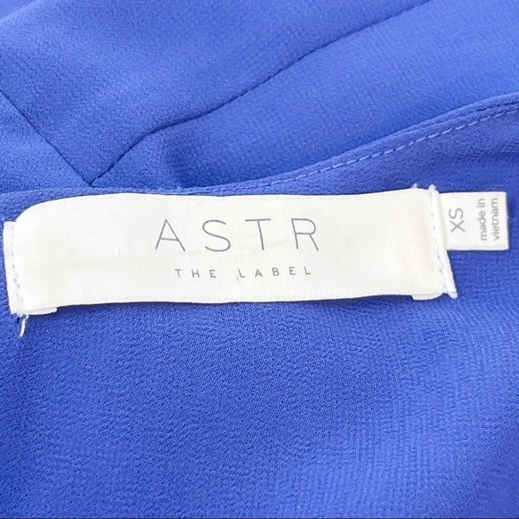 ASTR THE LABEL Women’s Bright Blue Bell Sleeve Twist Front Romper - Picture 7 of 9